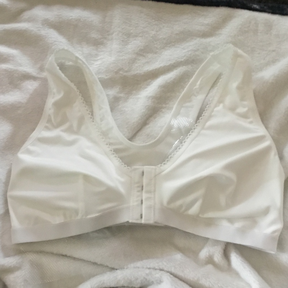 Elegant White Lace Trim Bra ~ front closure 4x hook & latch ~ size XL